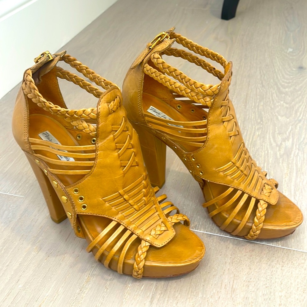 Pour La Victorie size 7 platform sandals